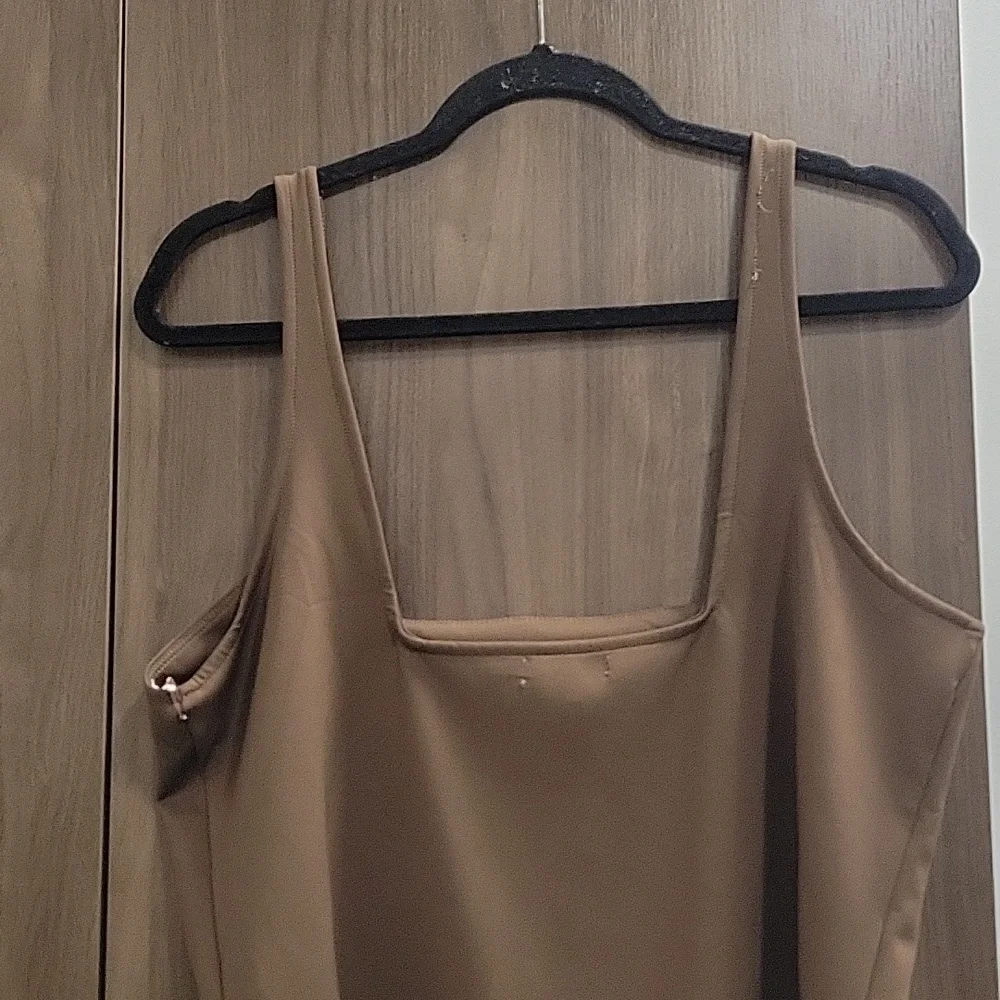 Good American Scuba Modern Tank Bodysuit in Light Mocha-Size 5 (2XL) - Picture 12 of 17